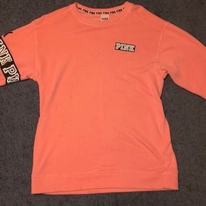 Crew neck sweatshirt.